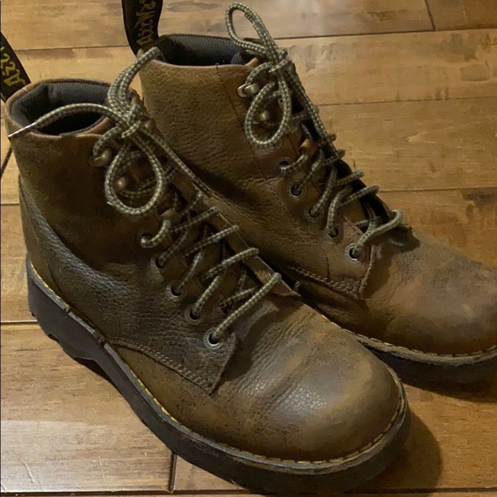 Doc Martens. Ankle boots.